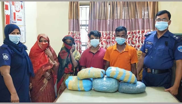 দেবীদ্বারে ৭ কেজি গাঁজাসহ ৪ মাদক ব্যবসায়ী গ্রেফতার