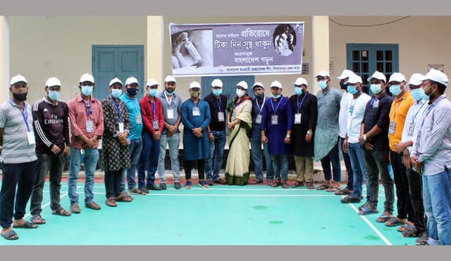 পিরোজপুরে গণটিকা কার্যক্রমের সহযোগীতায় সেচ্ছাসেবকলীগ