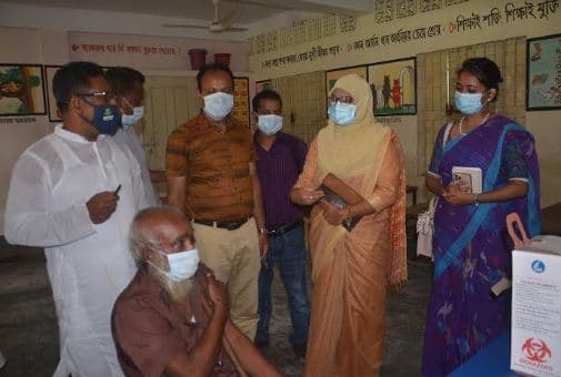 লালপুরে করোনার গণটিকা কার্যক্রমের উদ্বোধন
