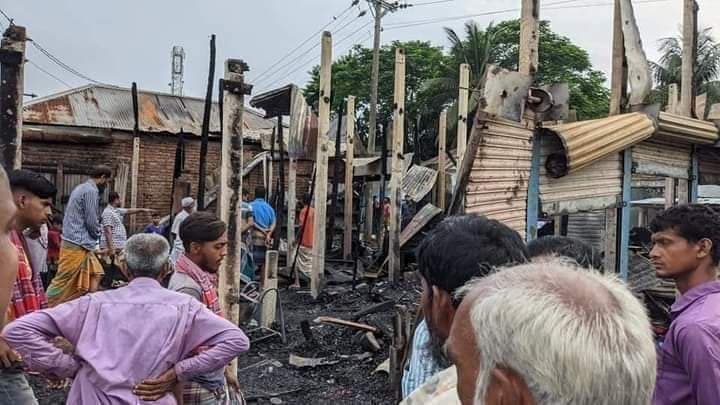 জাজিরার লাউখোলা বাজারে অগ্নিকান্ডে নিঃস্ব হলো ৫ ব্যবসায়ী