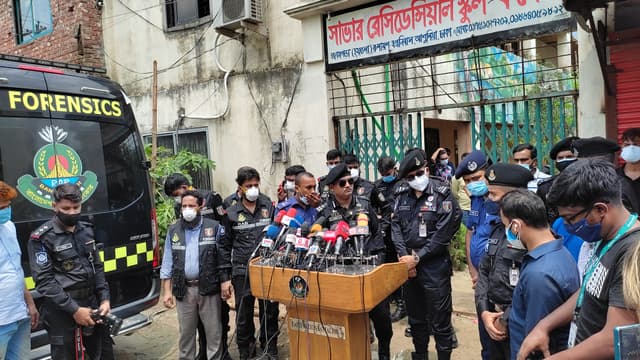 নিজ কলেজের আঙ্গিনা থেকে শিক্ষকের ৫ টুকরো মরদেহ উদ্ধার