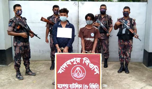 মহেশপুর সীমান্তে ২ অনুপ্রবেশকারী আটক