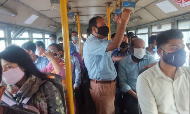 গণপরিবহনে যাত্রী নেওয়া যাবে না দাঁড়িয়ে