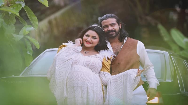 মা হলেন পরীমনি, বাবা রাজ