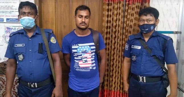 কুয়াকাটায় ৪৪পিস ইয়াবাসহ দুই মাদক ব্যবসায়ী আটক
