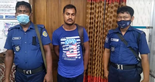 কুয়াকাটায় ৪৪পিস ইয়াবাসহ দুই মাদক ব্যবসায়ী আটক
