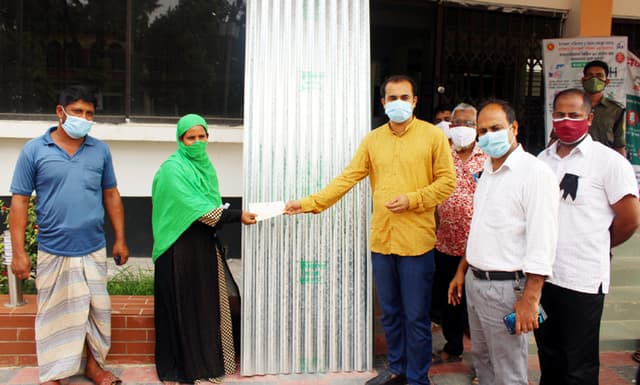 দেবীদ্বারে সেই আবুল হোসেনের পাশে উপজেলা প্রশাসন