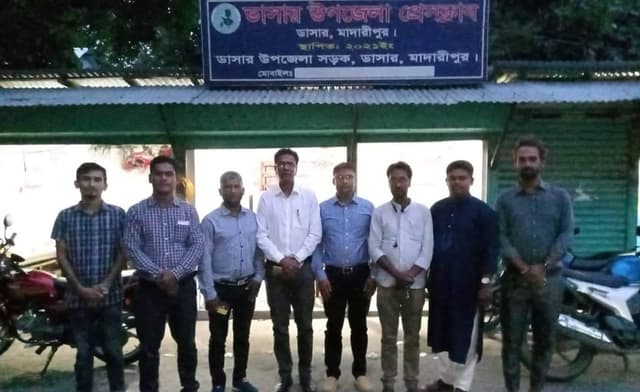 জেলা তথ্য কর্মকর্তার ডাসার উপজেলা প্রেসক্লাব পরিদর্শন