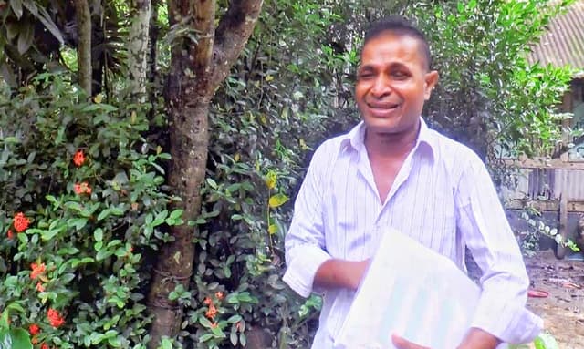 ঝালকাঠিতে নিজের বসত ভিটায় ঘর তুলতে বাঁধা, মামলা দিয়ে হয়রানি!