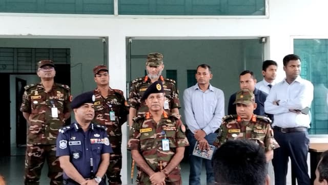 হিজলা থানার পুলিশের সাথে মেজর জেনারেল এর মতবিনিময়