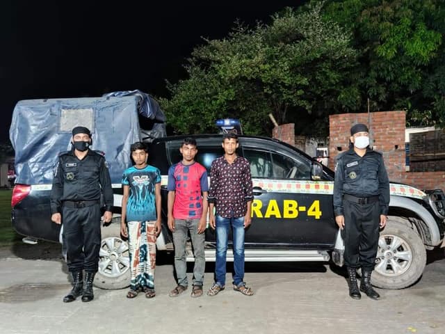 আশুলিয়ার গাঁজাসহ গ্রেফতার ৩