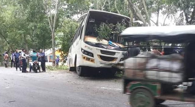 বরিশালে বাসচাপায় নিহত ইজিবাইক চালক