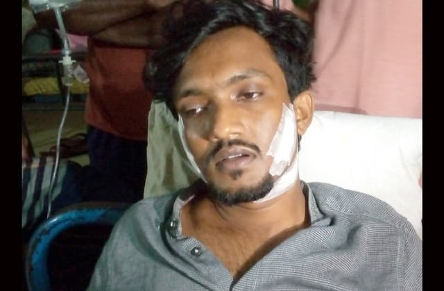 কলাপাড়ায় ছুরিকাঘাতে ভার্সিটি শিক্ষার্থী আহত