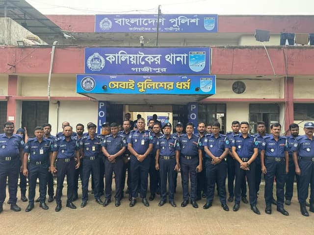 গাজীপুরের কালিয়াকৈর থানায় পুলিশ সদস্যরা কাজে যোগদান করেছেন