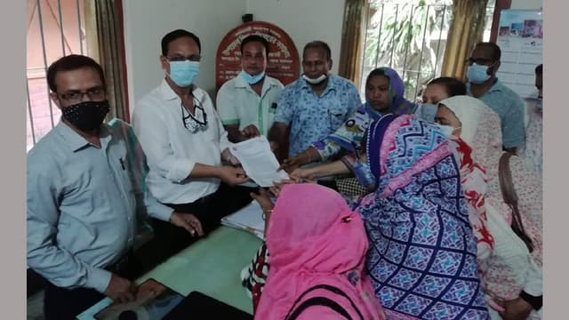 গোয়ালন্দে বিভিন্ন দাবিতে শিক্ষকদের স্মারকলিপি প্রদান