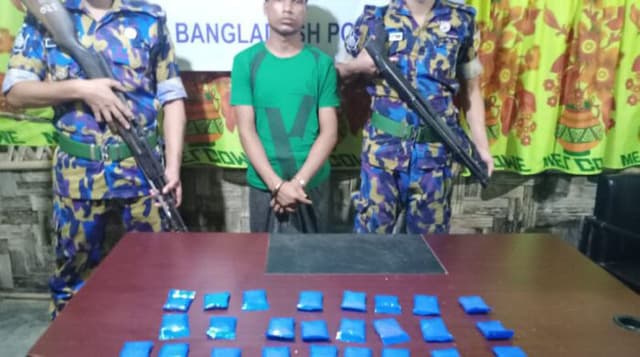 উখিয়ায় ৫ হাজার পিস ইয়াবাসহ মাদক ব্যবসায়ী আটক