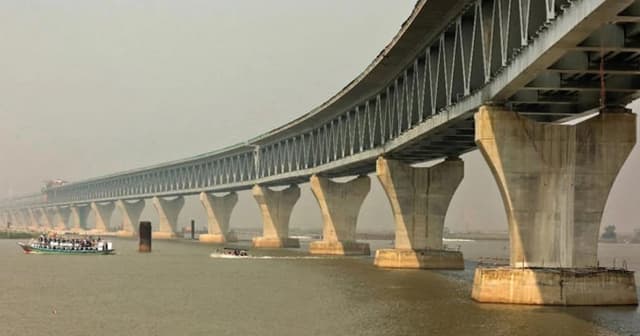 পদ্মা সেতুর ১০ নম্বর পিলারে আবারও ফেরির ধাক্কা