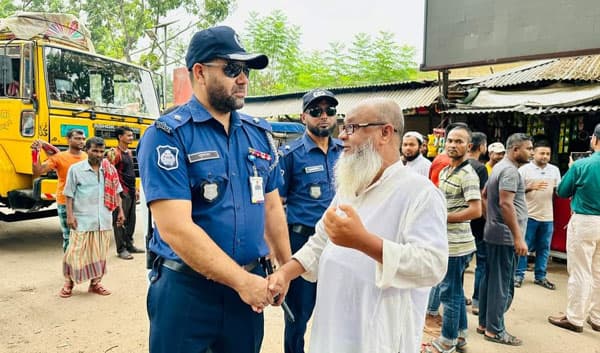 হাকিমপুরে পুলিশের কার্যক্রম শুরু, ফিরেছে স্বস্তি