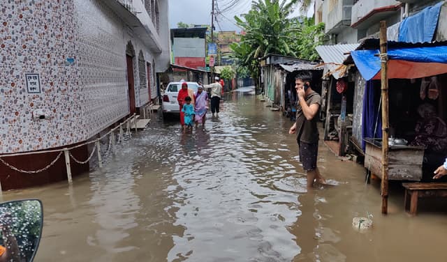 বরিশালে ২৮ মি:মি: বৃস্টিপাত রেকর্ড, নিন্মাঞ্চল প্লাবিত