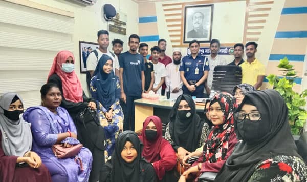 রাজাপুরে বৈষম্যবিরোধী আন্দোলনের শিক্ষার্থীদের সাথে এসপির মতবিনিময়