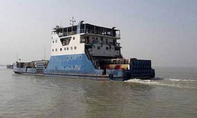 নতুন পথে ফেরি চলাচল শুরু