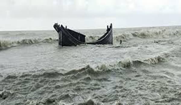 বঙ্গোপসাগরে জেলে ট্রলারডুবি, ১৫ জেলে উদ্ধার