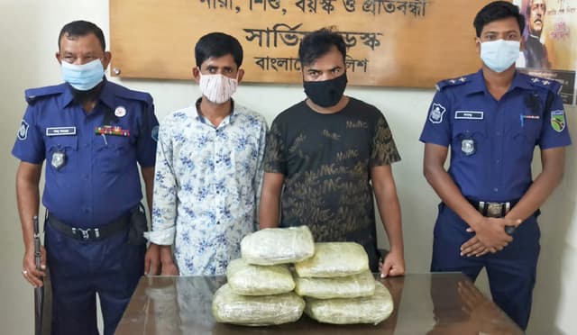 দেবীদ্বারে ১০ মামলার আসামি মাদক ব্যবসায়ী মাহবুব গ্রেফতার