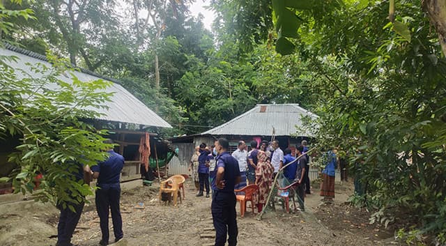 পিরোজপুরে বিছানায় পড়েছিল প্রবাসীর স্ত্রীর হাত-মুখ বাঁধা মরদেহ