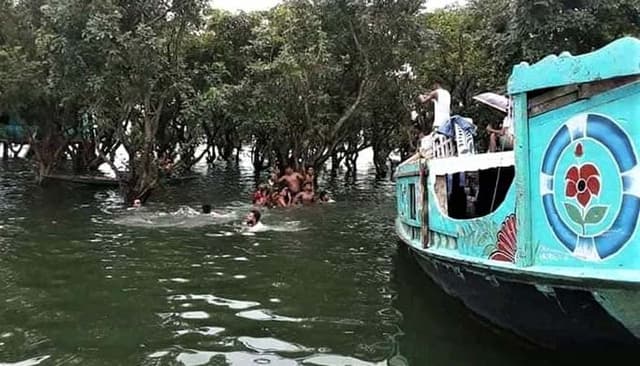 তাহিরপুরে পর্যটকদের ভিড়, উপেক্ষিত স্বাস্থ্যবিধি