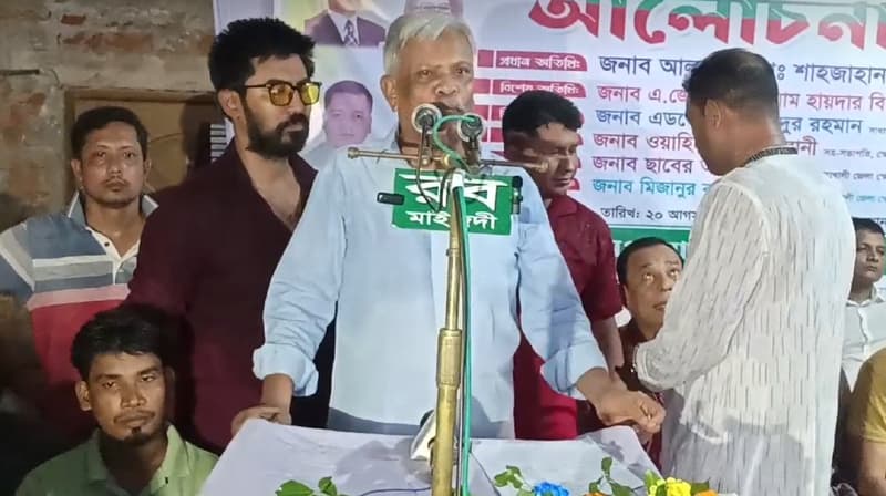 শেখ হাসিনাকে পদত্যাগে বাধ্য করতে হবে : শাহজাহান
