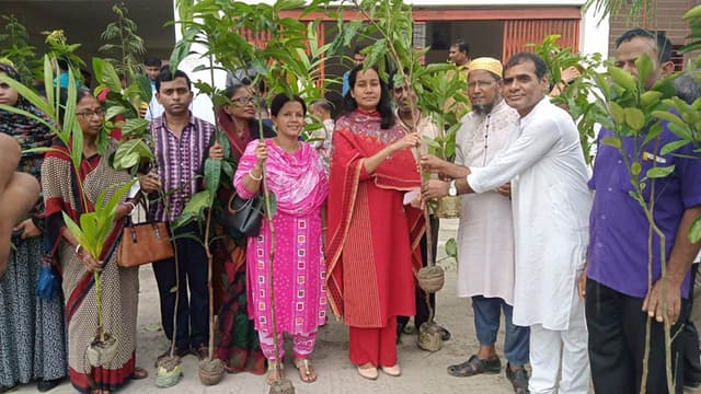 ডাসার উপজেলা প্রশাসনের উদ্যোগে বৃক্ষরোপন কর্মসূচির উদ্বোধন