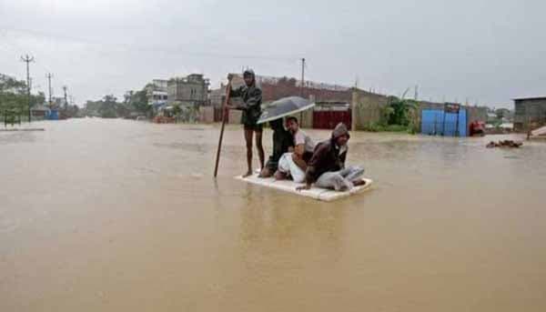 দেশে বন্যায় অন্তঃসত্ত্বা নারীসহ ৮ জনের মৃত্যু