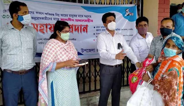 আশাশুনিতে খাদ্য সহায়তা প্রদান
