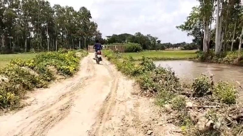 খননের ৮ মাস পেরিয়ে গেলেও শুরু হয়নি রাস্তার কাজ, ভোগান্তি