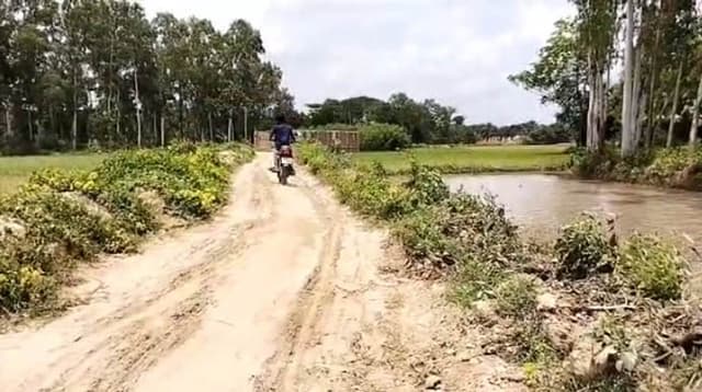 খননের ৮ মাস পেরিয়ে গেলেও শুরু হয়নি রাস্তার কাজ, ভোগান্তি