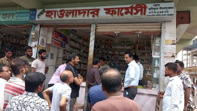মঠবাড়িয়ায় মেয়াদোতীর্ণ ঔষধ রাখায় দোকানিকে অর্থদন্ড