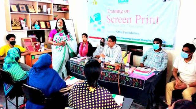 ঠাকুরগাঁওয়ে নারীর দক্ষতা উন্নয়নে স্ক্রিন প্রিন্ট প্রশিক্ষণ