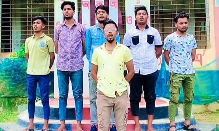জাতীয় সংগীতকে অবমাননা করে টিকটক ভিডিও, আটক ৫