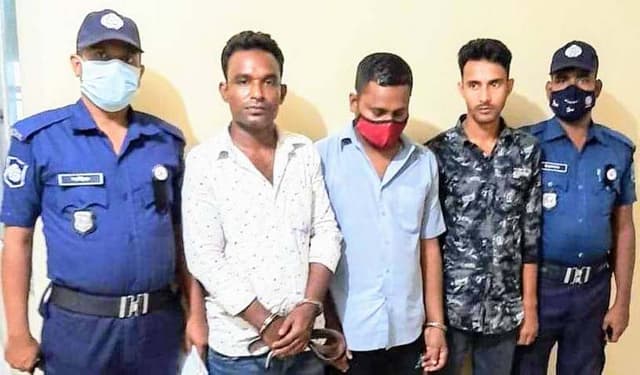 দৌলতদিয়ায় ট্রাকে চাঁদাবাজি, দালাল চক্রের ৩ সদস্য গ্রেপ্তার