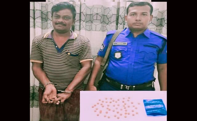 দেবীদ্বারে একাধিক মাদক মামলার আসামি মোশারফ ইয়াবাসহ গ্রেফতার
