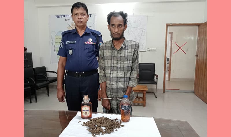 ডাসারে পেশাদার মাদক ব্যবসায়ী শামীম মাদকসহ আটক