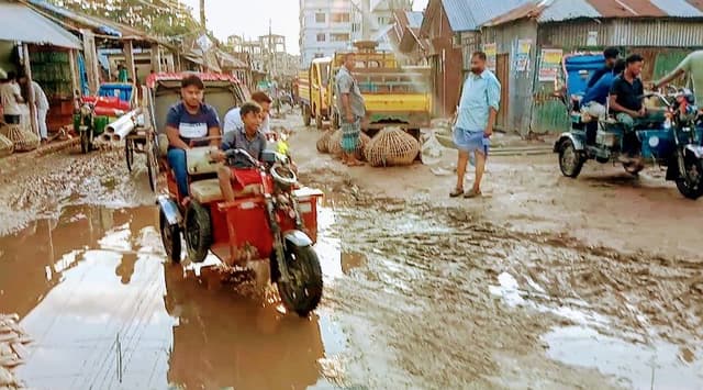 ভোগান্তির শেষ নেই "সরাইল বিকেল বাজার সড়কের!
