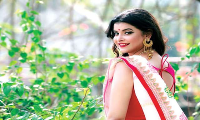 ‘দাফন’ দিয়ে কাজে ফিরলেন শবনম ফারিয়া