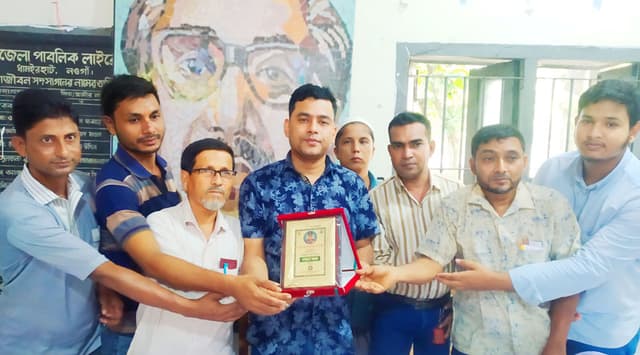 ধামইরহাটে ওসি মোজাম্মেল হককে বিদায়ী সংবর্ধনা
