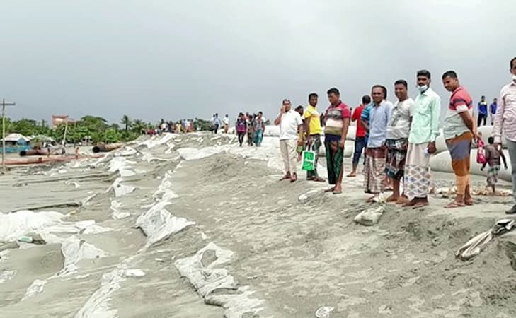 মোংলায় বালু ডাম্পিং নিয়ে গ্রামবাসীর মুখোমুখী চীনা কোম্পানি