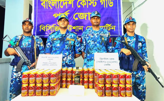 কোস্টগার্ডের অভিযানে সেন্টমার্টিনে বিপুল মাদক জব্দ