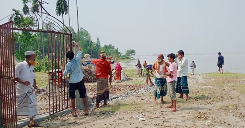 যমুনায় বিলীন হচ্ছে ঈদগাহ মাঠ, কবরস্থান ও শতশত ঘরবাড়ি