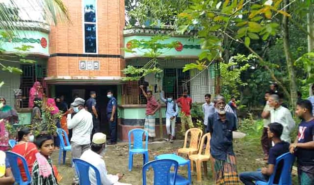 কালকিনিতে মোবাইল কিনে না দেয়ায় কলেজছাত্রীর আত্মহত্যা