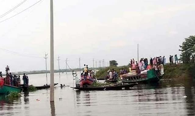 মাঝির ভুলেই ব্রাহ্মণবাড়িয়ার ট্রলারডুবি