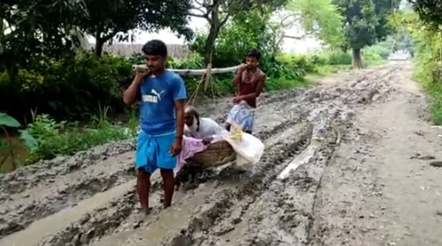 গ্রামের রাস্তায় কাদা, ভেঙে যাচ্ছে বিয়ে!